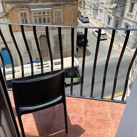 Bright And Portable Studio In Sliema